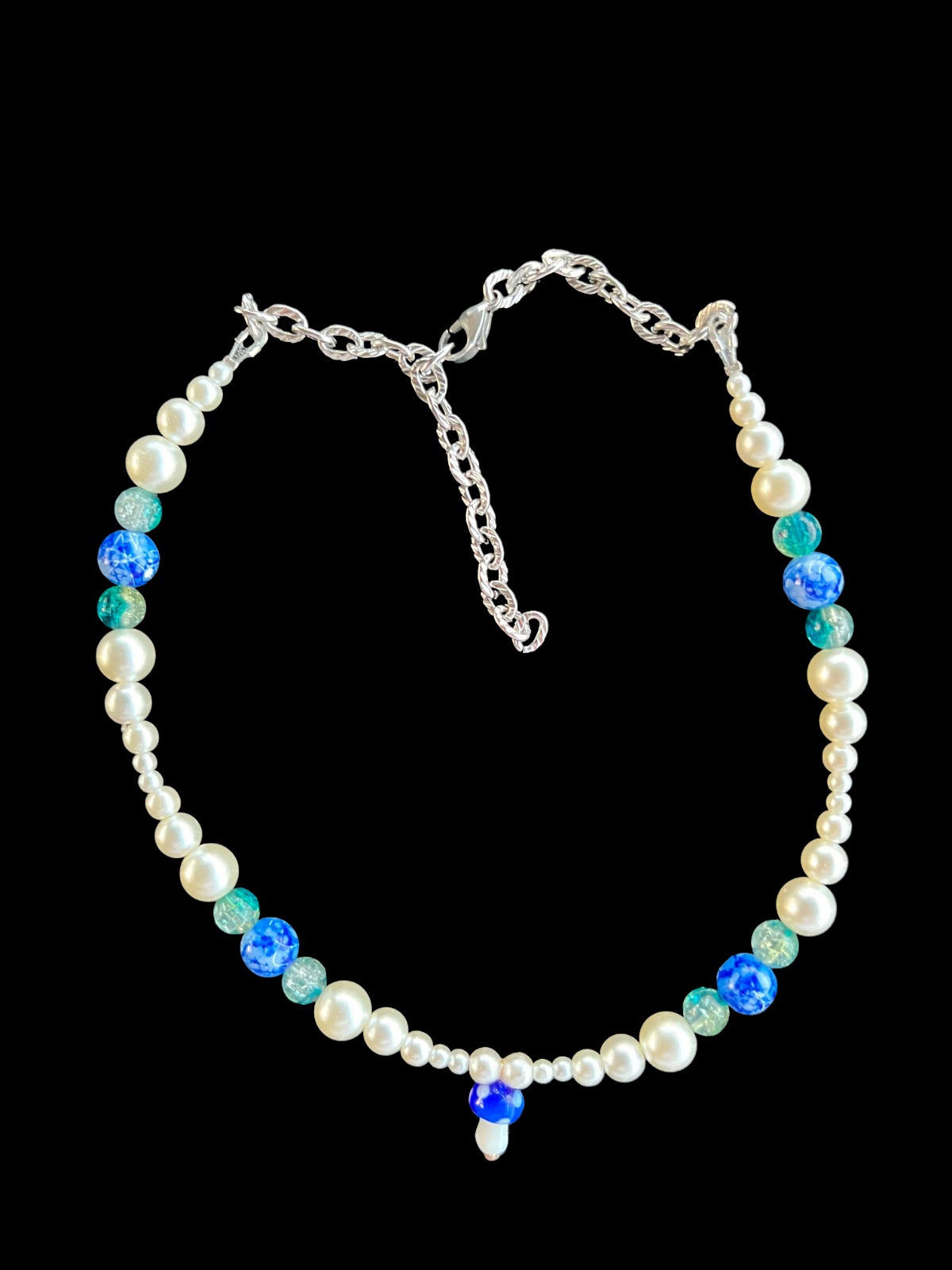 Collana MALOCCHIO, pezzo unico d'archivio A-09, perline artigianali su fondo nero